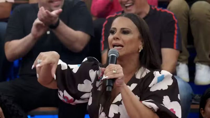 "Meu mundo caiu completamente": Viviane Araújo faz desabafo no 'Altas Horas' - Reprodução/ Instagram