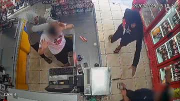 Criminosos agridem balconista de supermercado durante assalto - Foto: Arquivo Pessoal/G1