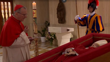 Papa Francisco é velado nesta quarta-feira; cerimônia é aberta ao público no Vaticano - Reprodução/ TV Globo