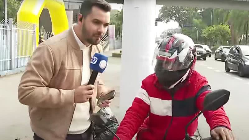 Repórter testa mototáxi ao vivo no Balanço Geral; veja vídeo - Reprodução/Record